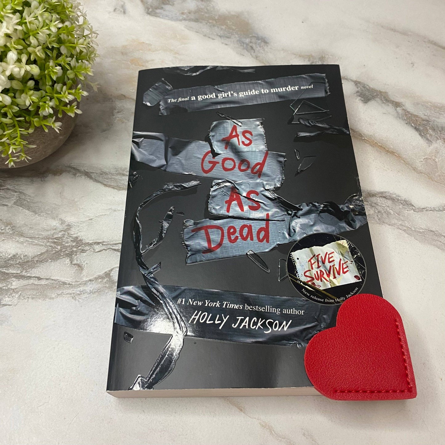 Heart-shaped Corner Bookmark