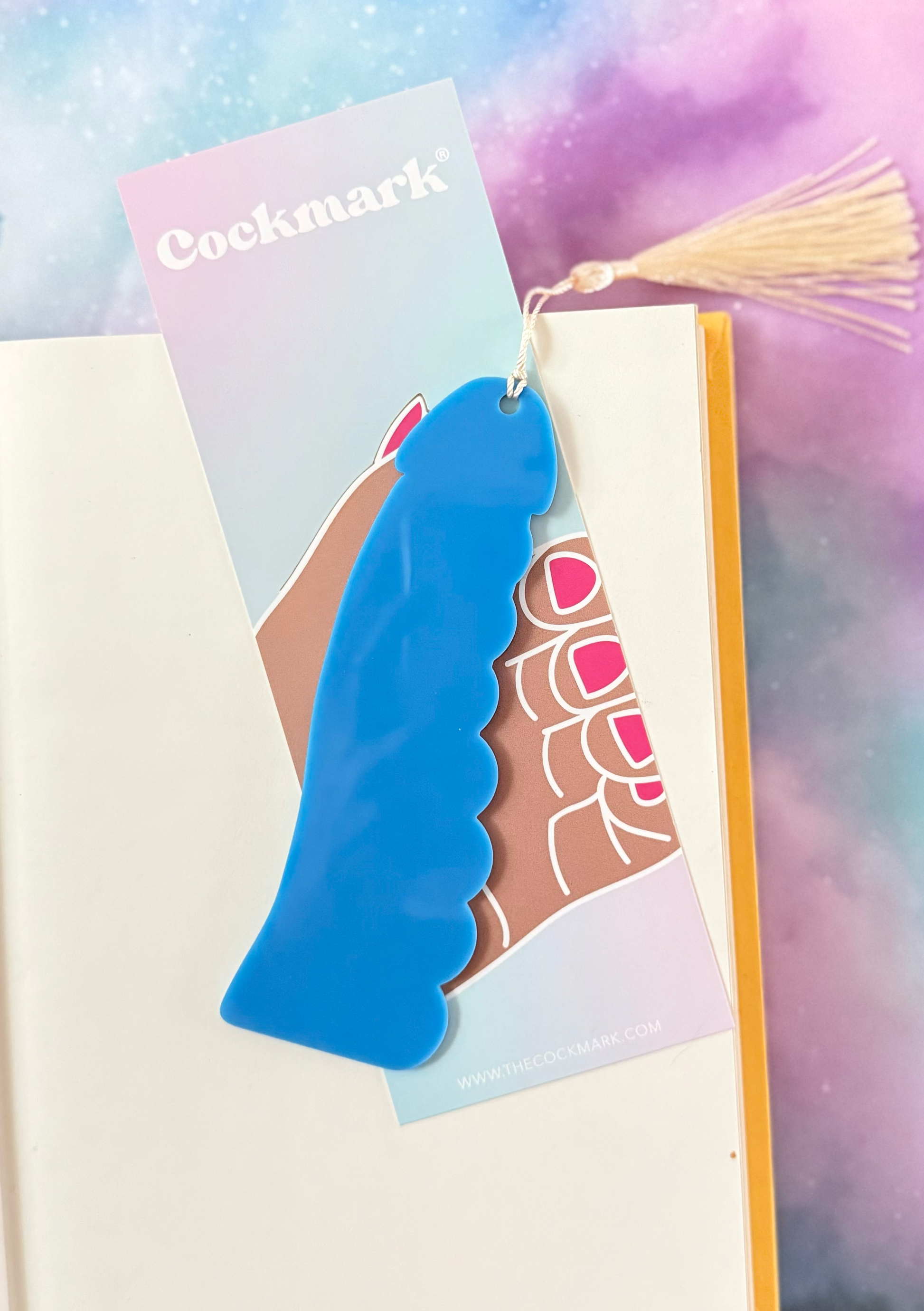 Blue leaf-shaped product on a colorful background with 'Cookmark' branding.